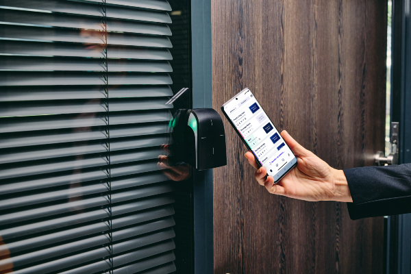 Swiftlane centralized access solution with support for mobile access